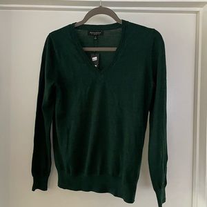 NWT Banana Republic Green V-Neck Sweater